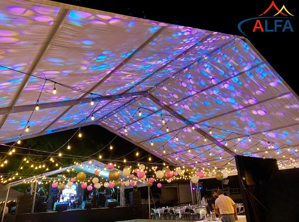 Efectos de luces en techo de carpa