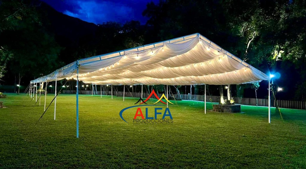 Techo iluminado con guirnaldas