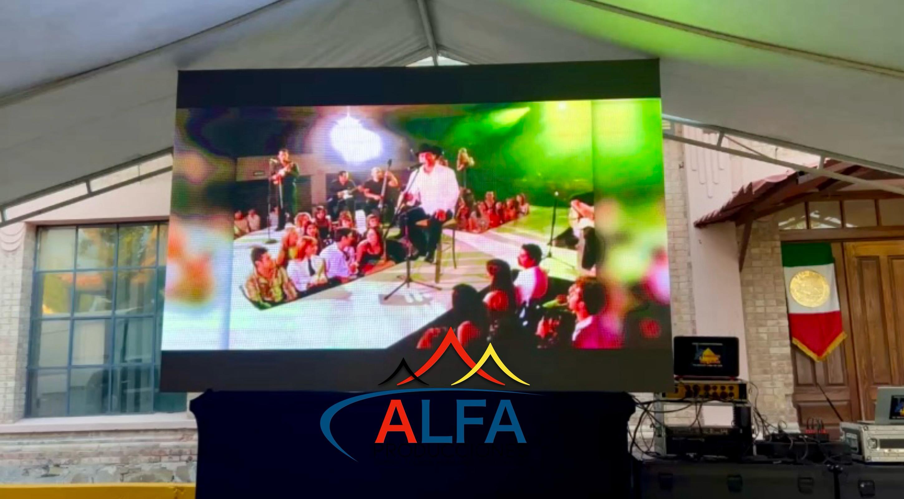 Evento con pantalla LED bajo carpa